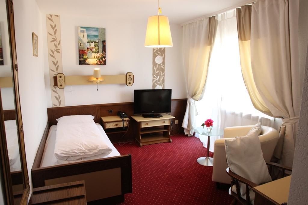 Kurhotel Wuerdinger Hof บาดฟึสซิง ภายนอก รูปภาพ