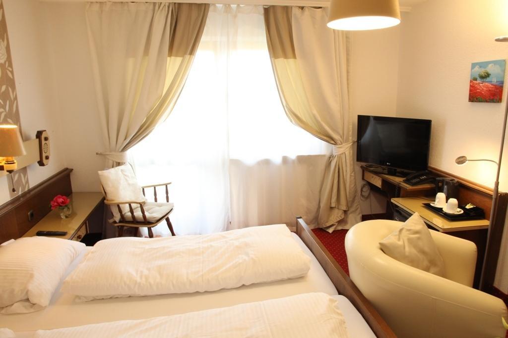 Kurhotel Wuerdinger Hof บาดฟึสซิง ห้อง รูปภาพ