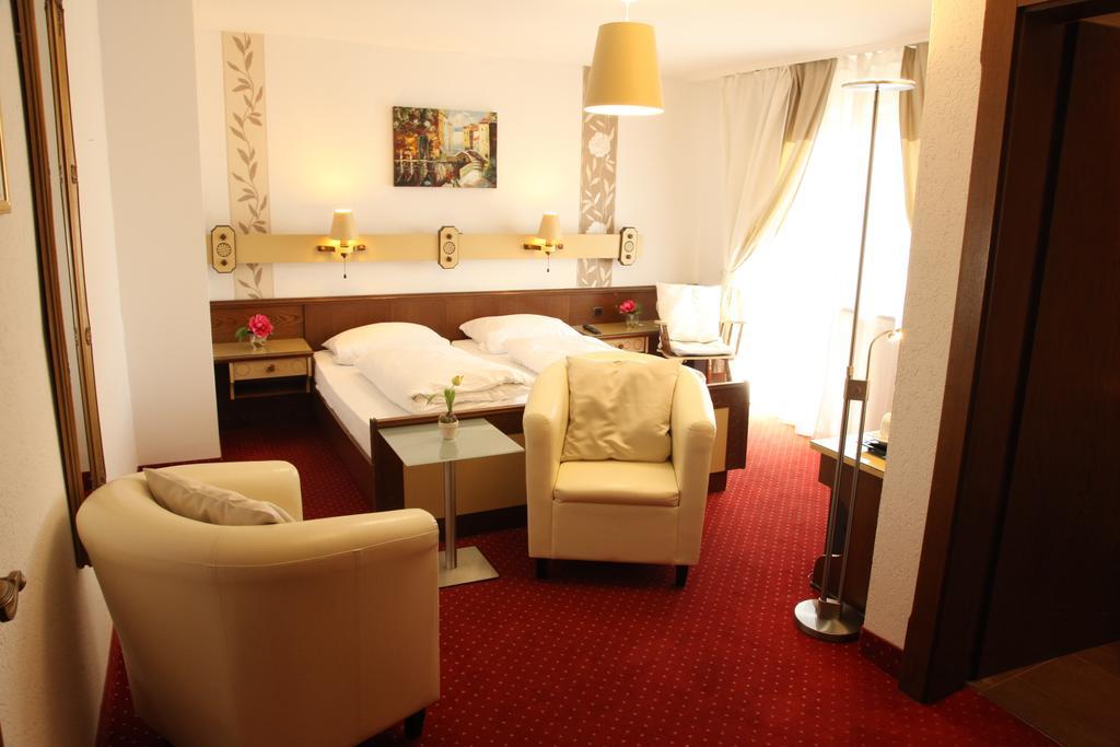 Kurhotel Wuerdinger Hof บาดฟึสซิง ห้อง รูปภาพ